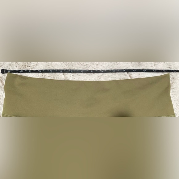 Fabletics Colorblock Fitnesshold High-Waisted 7/8 Leggings - Picture 5 of 15